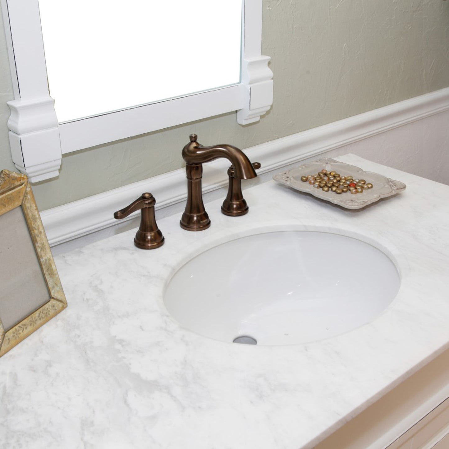 42" Single sink vanity wood white