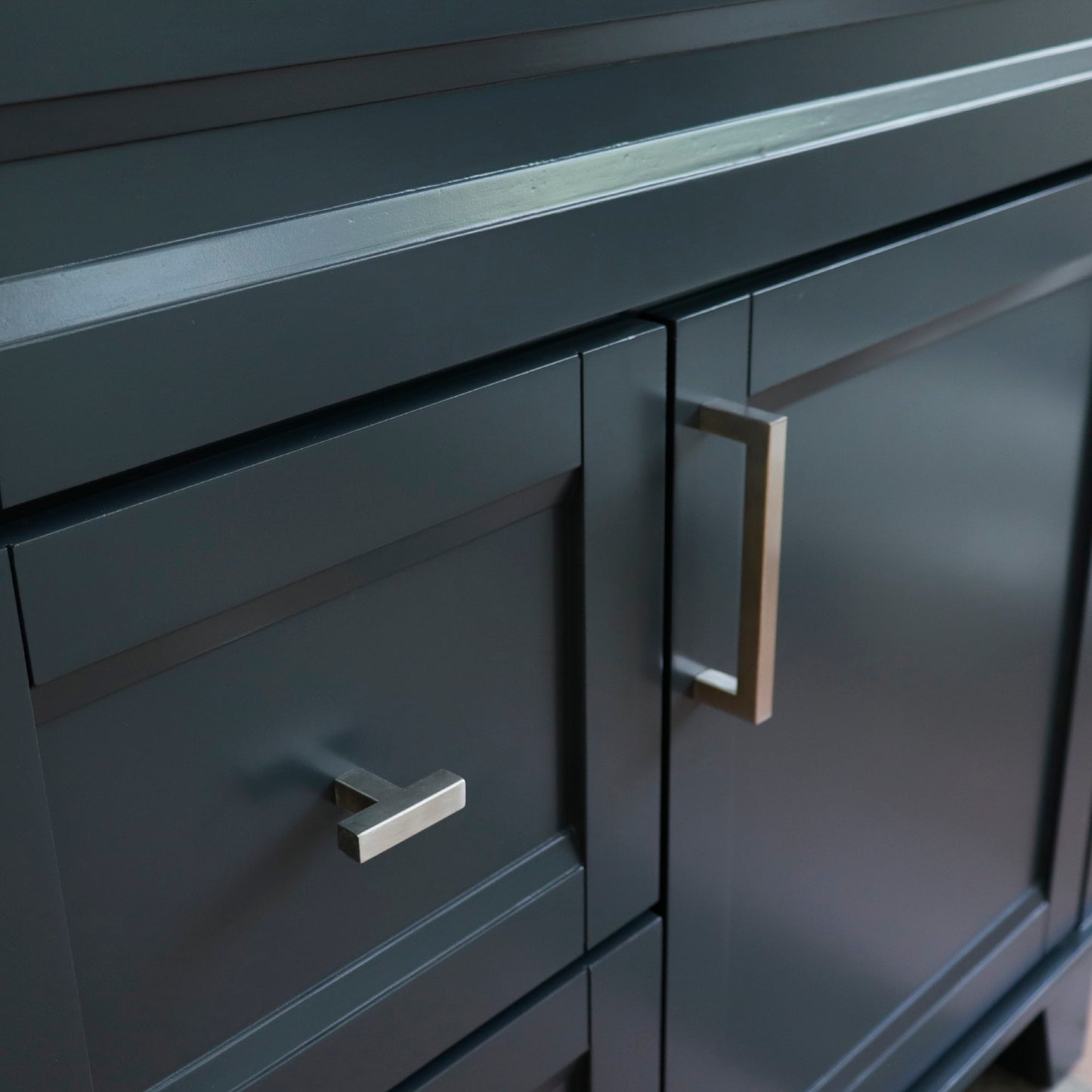 37" Single sink vanity in Dark Gray finish with Black galaxy granite and CENTER oval sink RIGHT drawers