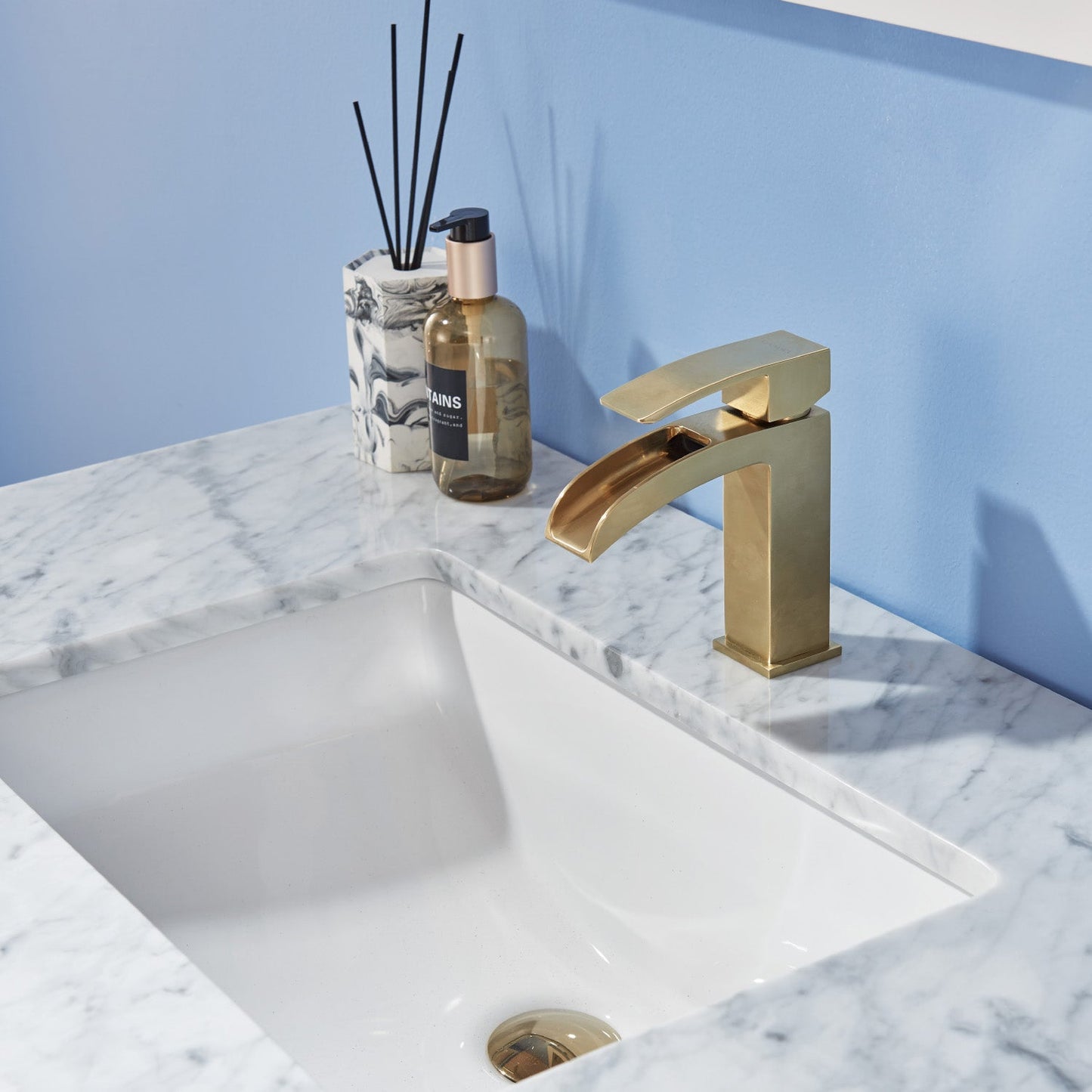 Remi 36" Single Bathroom Vanity Set in White and Carrara White Marble Countertop with Mirror