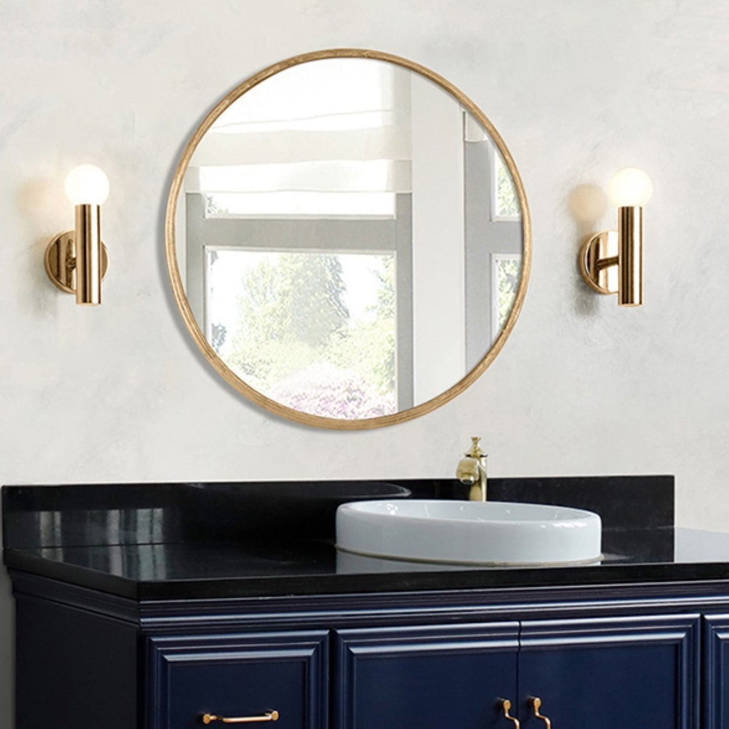 Round Metal Frame Mirror in Brushed Gold