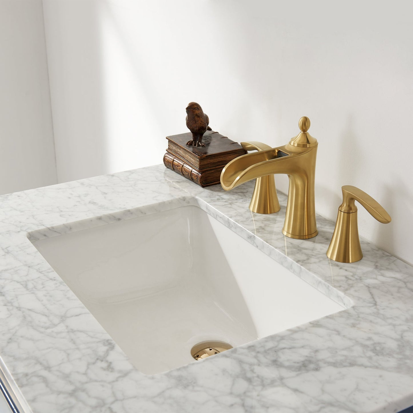 Ivy 30" Single Bathroom Vanity Set in Royal Blue and Carrara White Marble Countertop without Mirror