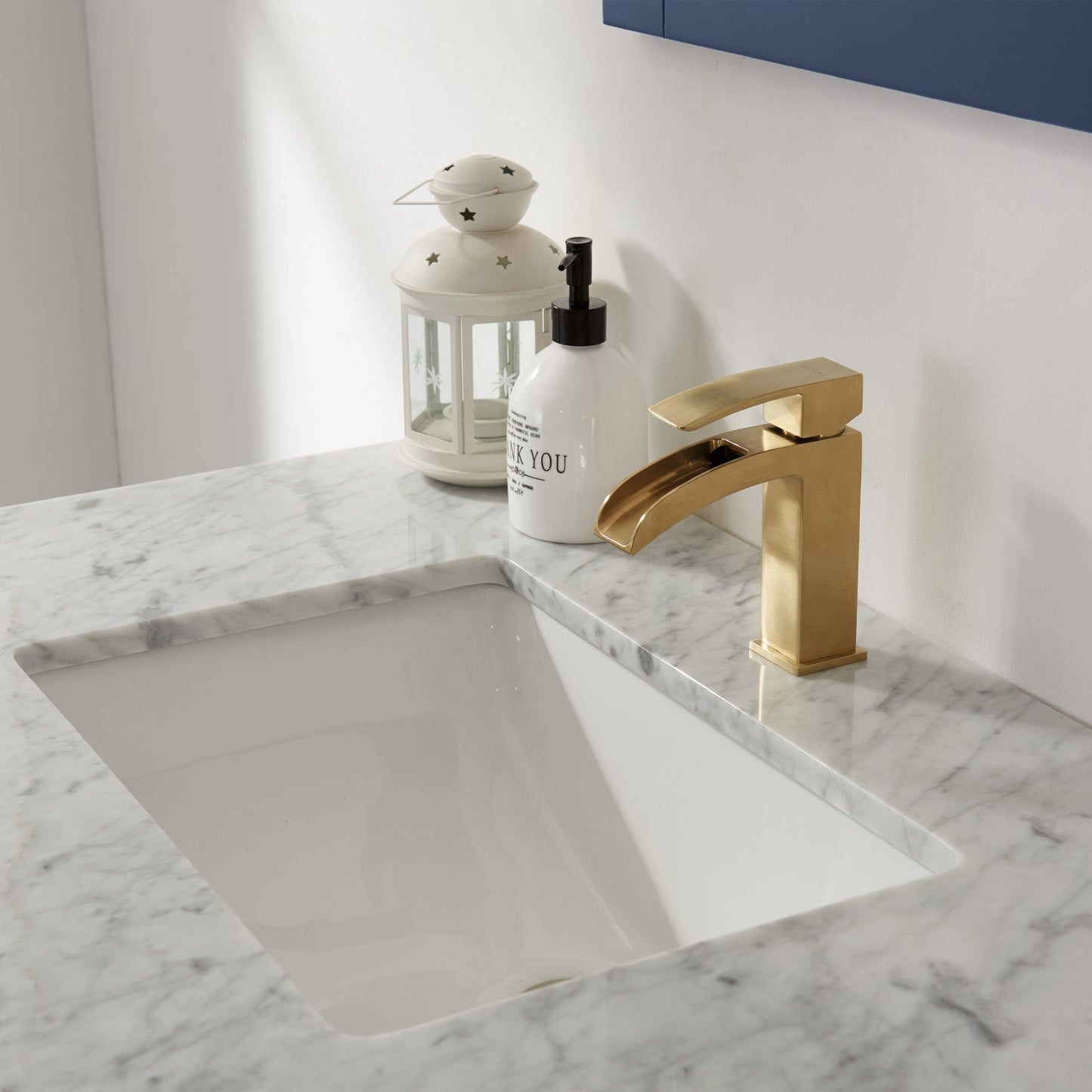Remi 36" Single Bathroom Vanity Set in Royal Blue and Carrara White Marble Countertop with Mirror
