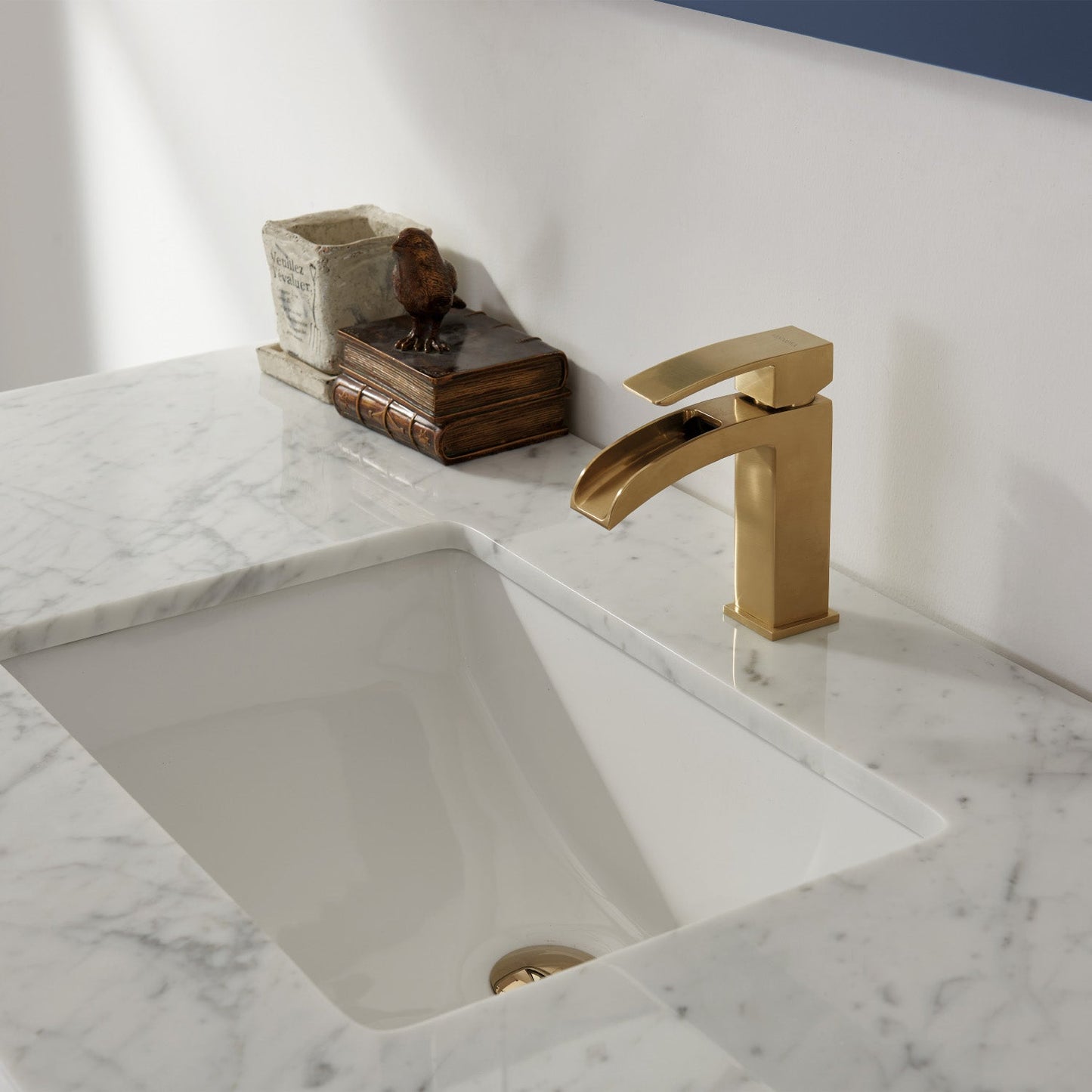 Remi 48" Single Bathroom Vanity Set in Royal Blue and Carrara White Marble Countertop with Mirror