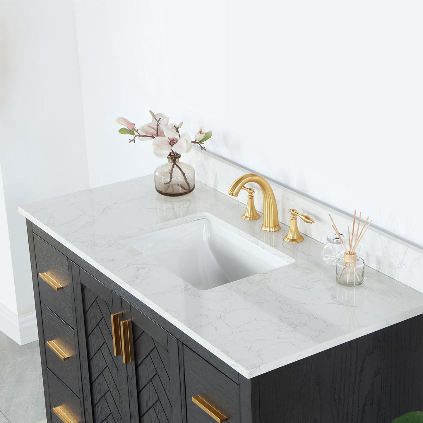 Gazsi 48" Single Bathroom Vanity Set in Brown Oak with Grain White Engineered Stone Countertop without Mirror