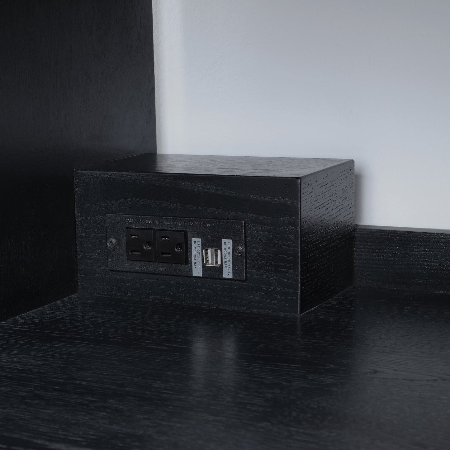 Bianco 60" Single Bathroom Vanity in Black Oak with Brushed Gold Support Base and White Engineered Stone Countertop with Mirror